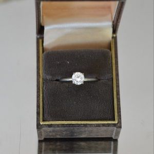 Vintage sterling silver ring large clear stone size 8